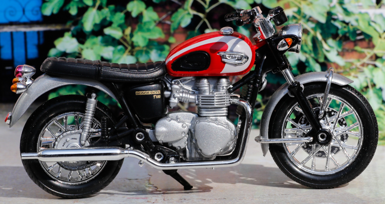 Welly Triumph Bonneville T100 2002